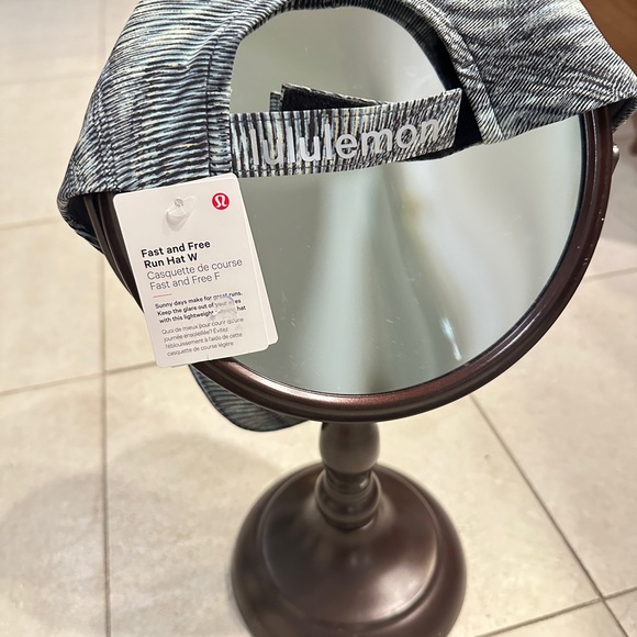Lululemon Fast and Free Running Hat NWT - Picture 6 of 7